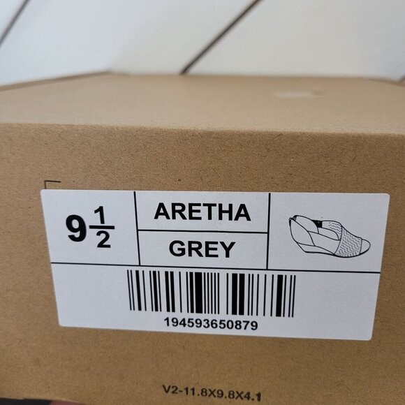 NEW Journee Collection Aretha Grey Distressed Womens 9.5 Peep Toe Wedge Sandals - Picture 9 of 10